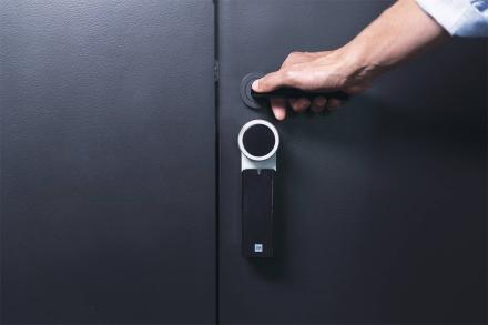 DOM Roq Smart Lock mit integrierter mechanischer Schließung